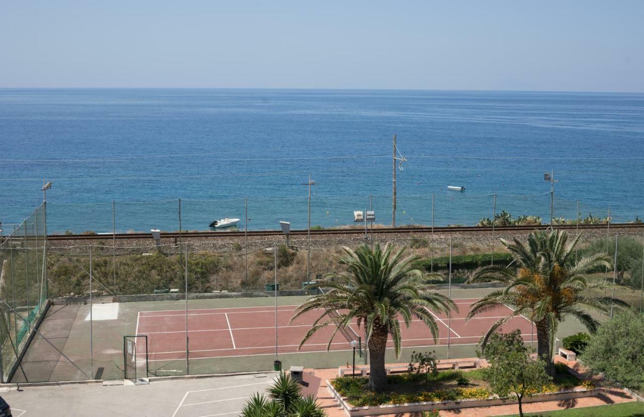 Blue House By Perry-holiday Apartment Gioiosa Marea